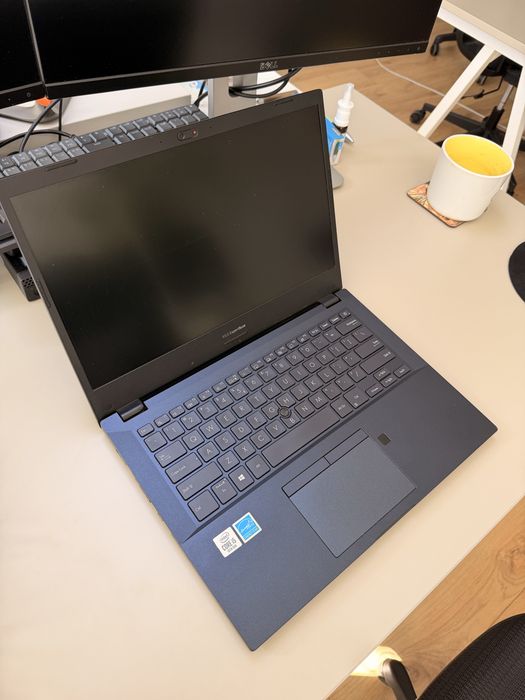 Vand laptop Asus  i5-10210U 1.6/2.1 GHz 8GB RAM Windows 11 Pro