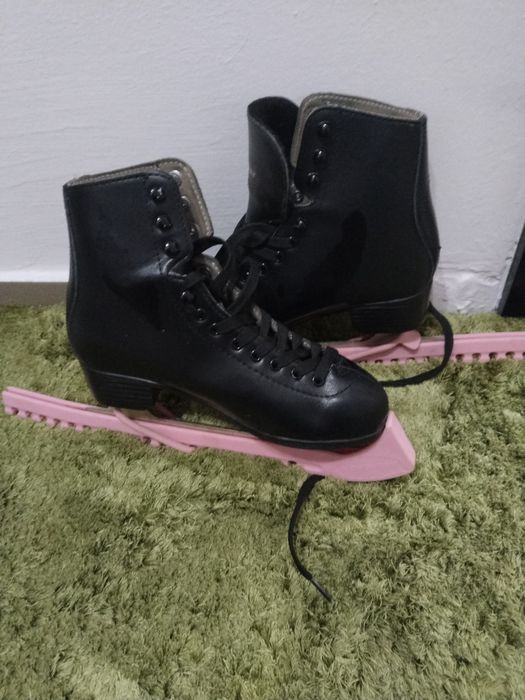 Коньки женские продам