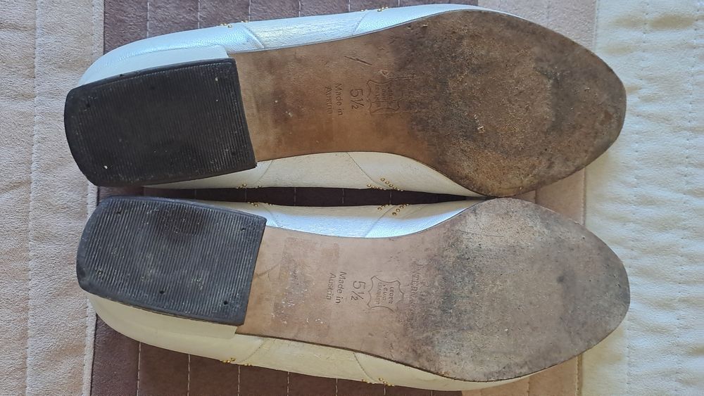 Бели дамски ниски обувки 38 номер