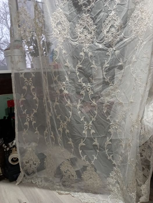 Тюль лежит в пакете не пользуюсь,