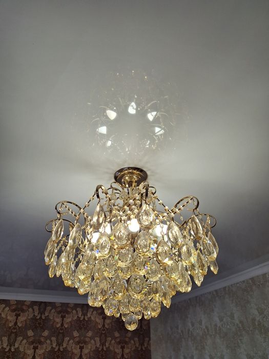 Люстра продаю просто