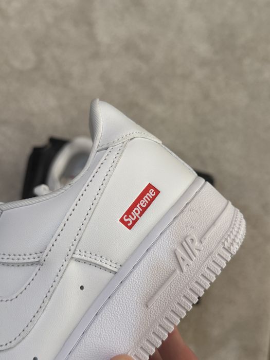 Adidasi Nike Airforce 1 Low x Supreme albi