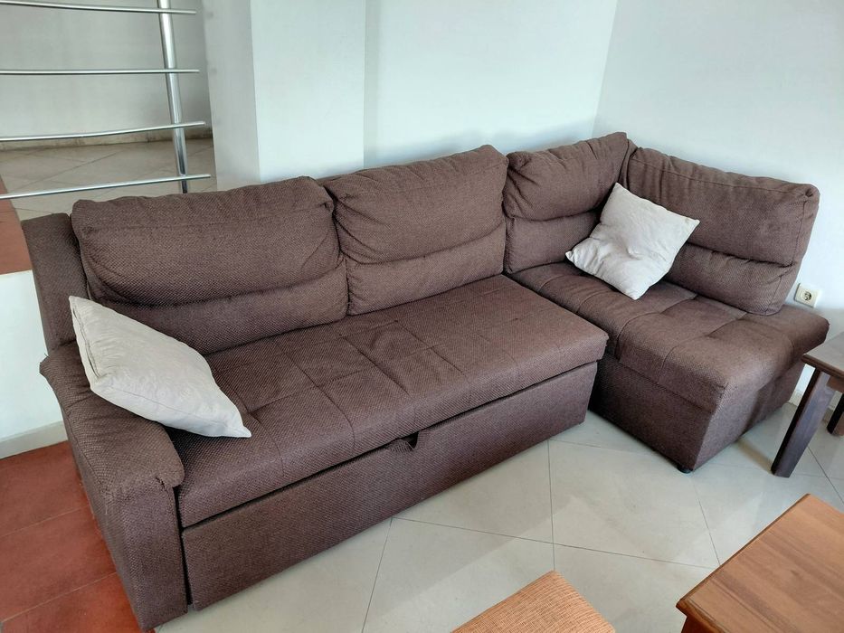 Мебели за жилище