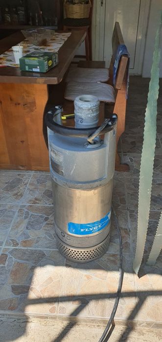 Професионална помпа за кал и вода