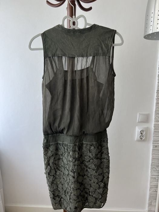 Чисто нова рокля.