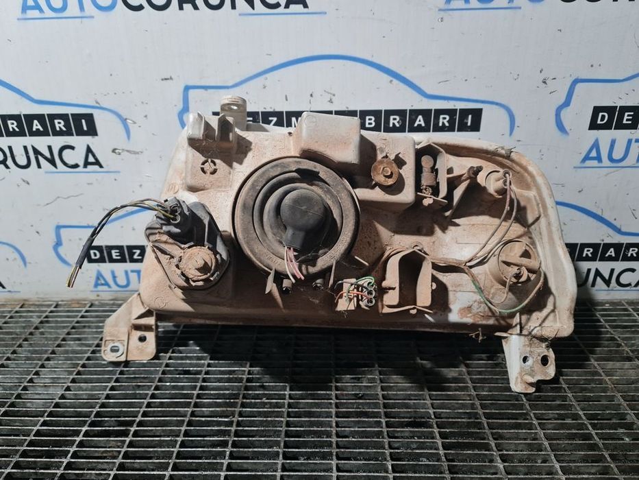 Far Dreapta Suzuki Grand Vitara TD 1998 - 2005 SUV 2 Usi (1311) Fara xenon