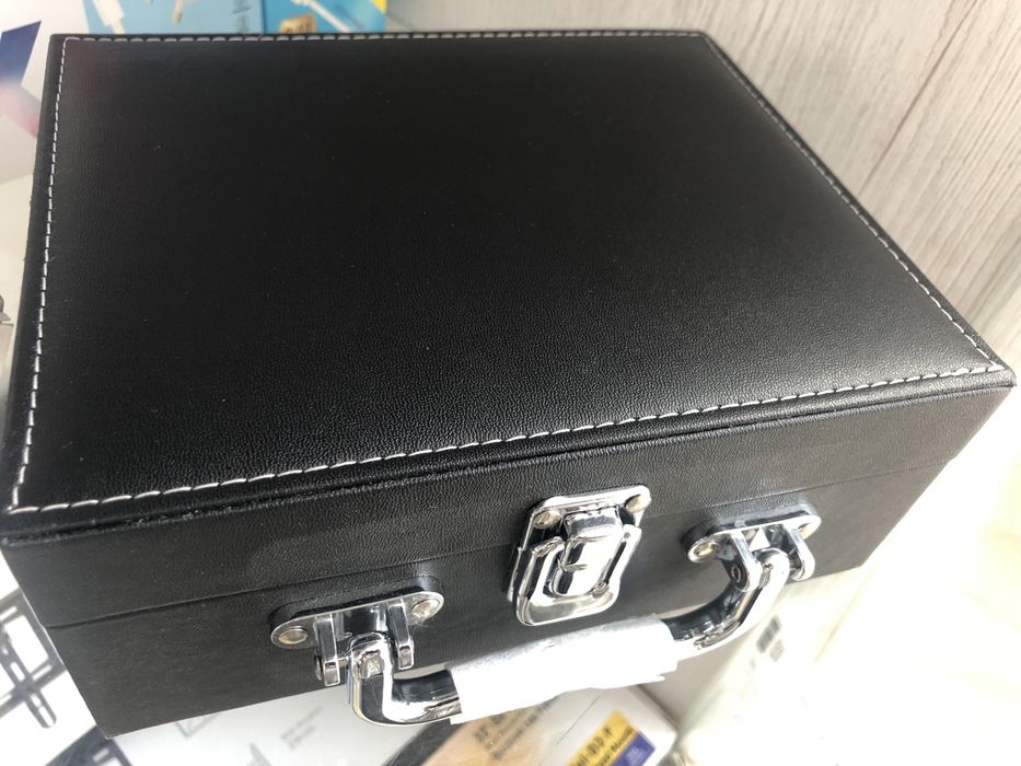 Профессиональная машинка для стрижки волос.