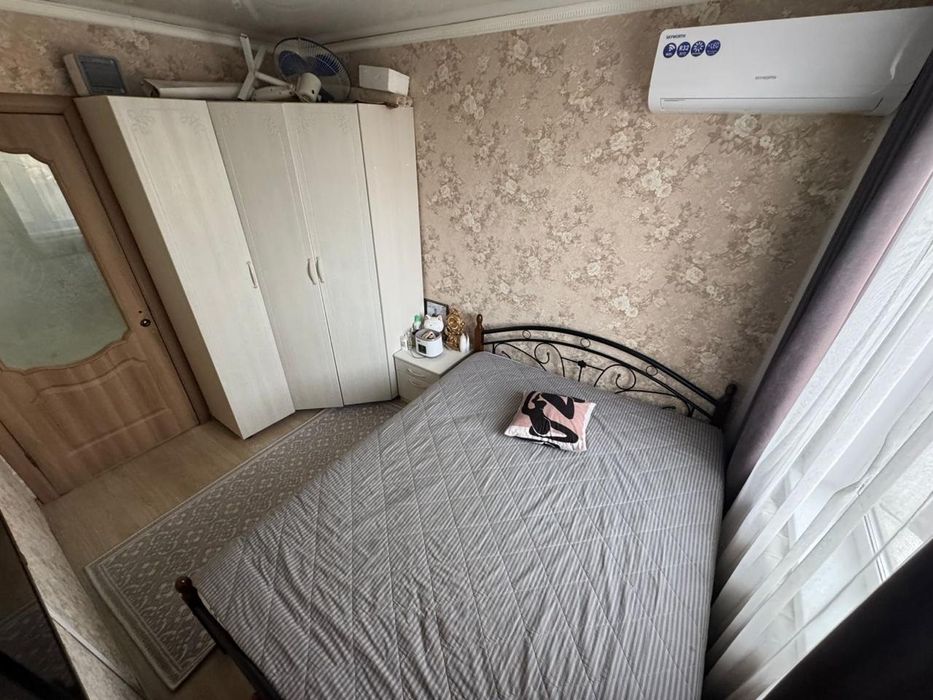 Кровать, шкаф и тумба