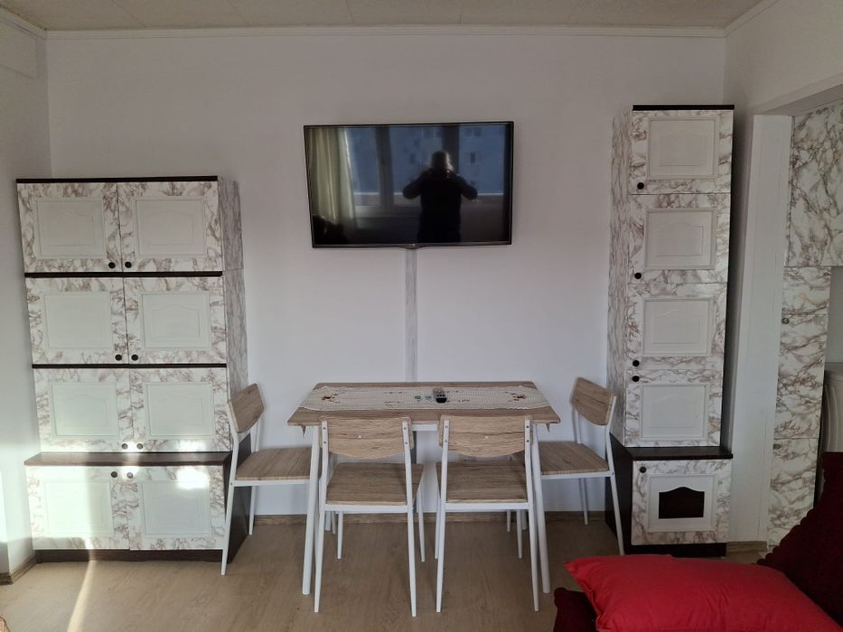 Închiriez apartament