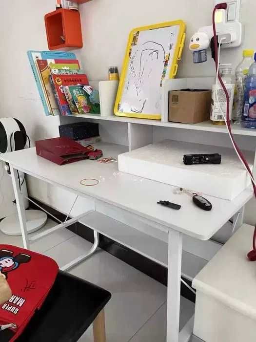 Стол для дома, для офиса. Для детей