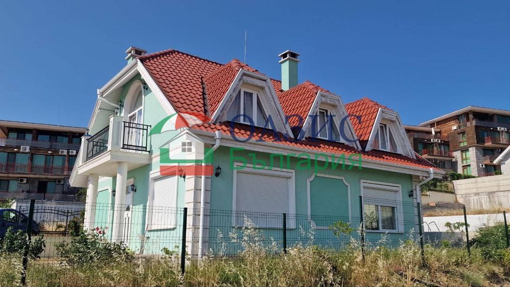 Къща с парцел и басейн, Чолакова Чешма, 212м.кв., цена 349000 евро