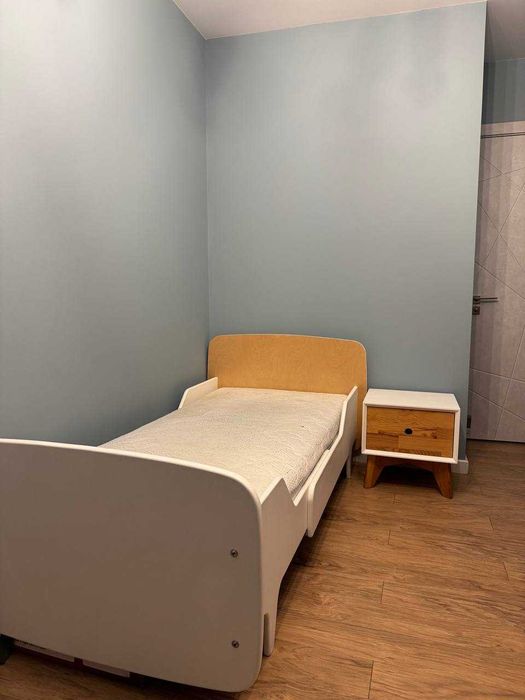 Кровать растущая с тумбочкой