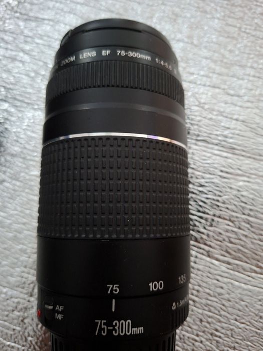 Aparat foto Canon 1100d