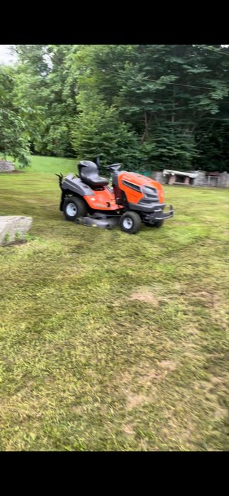 Husqvarna TC342t tractoras tuns iarba