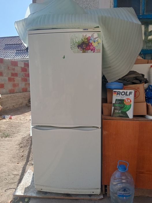 Продам небольшой холодильник