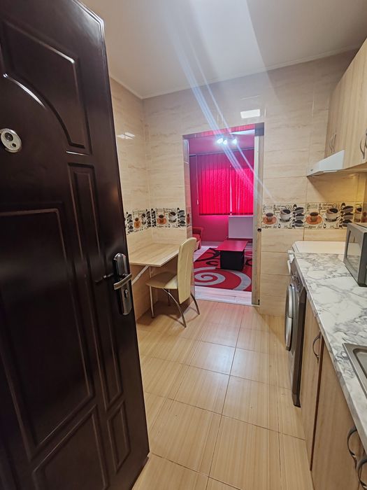 Închiriez garsonieră