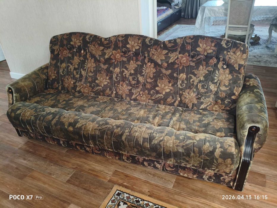 Продам Диван и два кресла и 2 пуфика