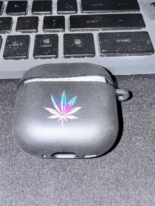 Чисто нов кейс за AirPods 4