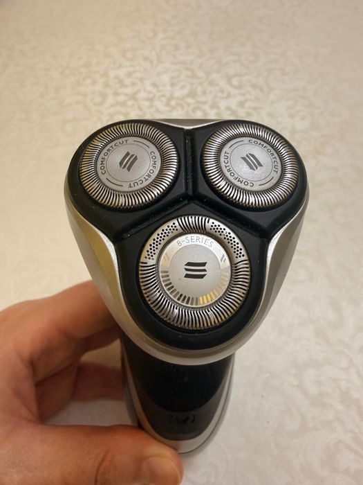Электробритва Philips PT739 (б/у, в хорошем состоянии)