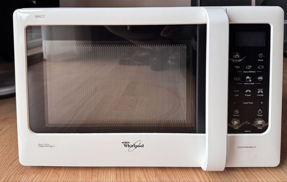 Vând cuptor cu microunde Whirlpool
