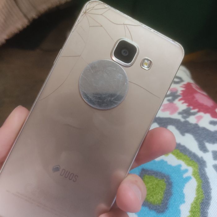 Продам СРОЧНО !! ,телефон настройте сами