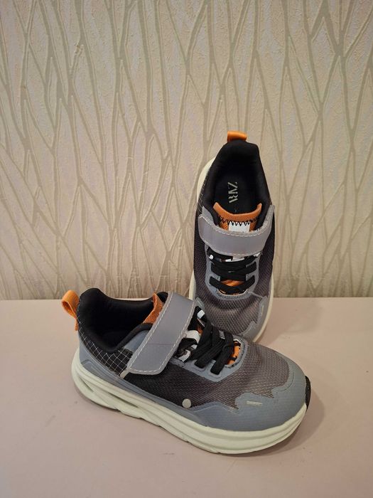 Спортни обувки ZARA  25 номер