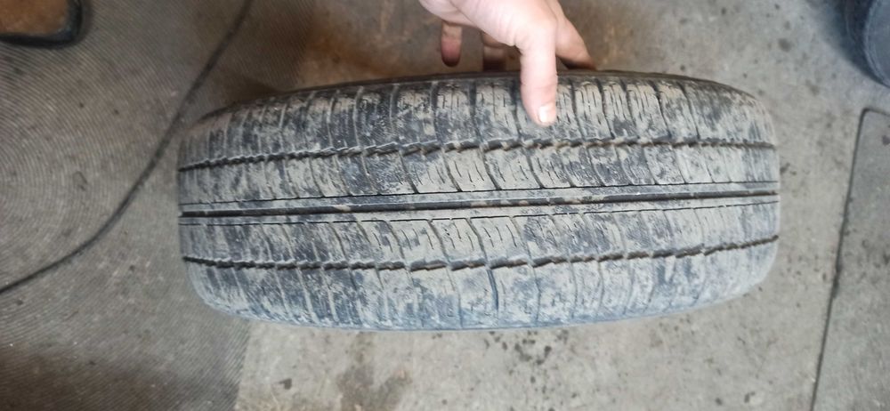 Резина 2 балона зима  R14