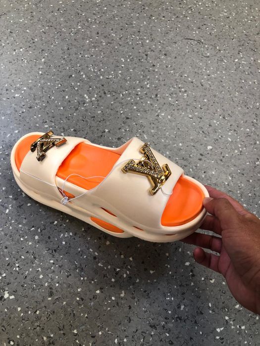 Papuci Louis Vuitton
