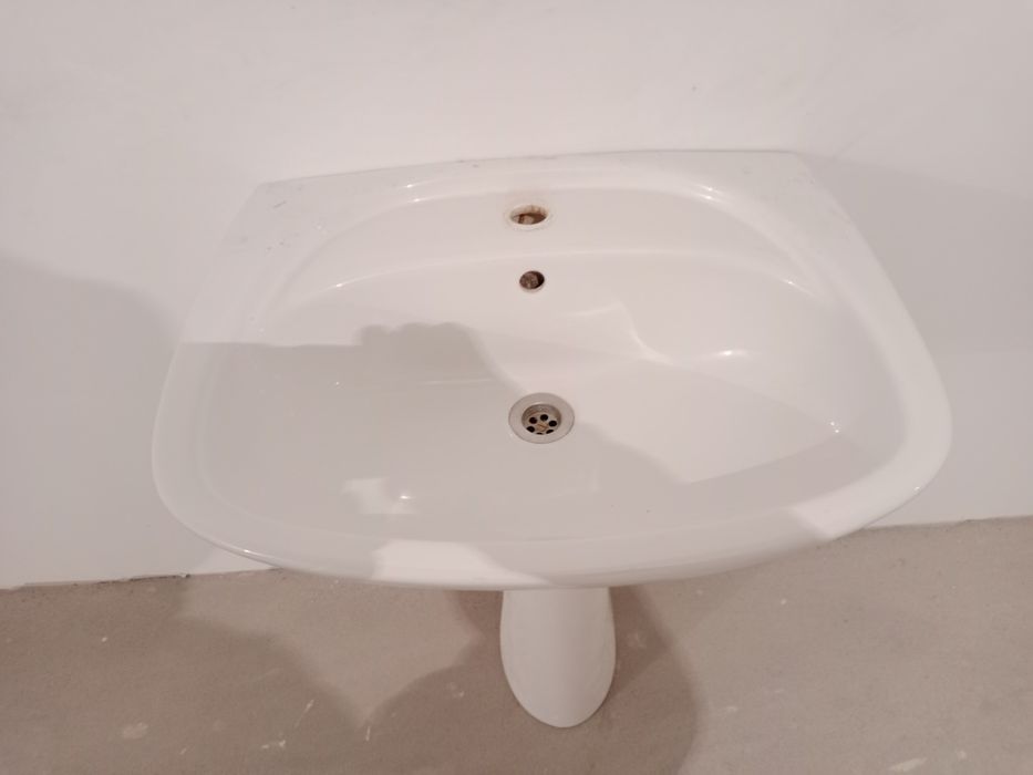 Продам раковину с пьедесталом