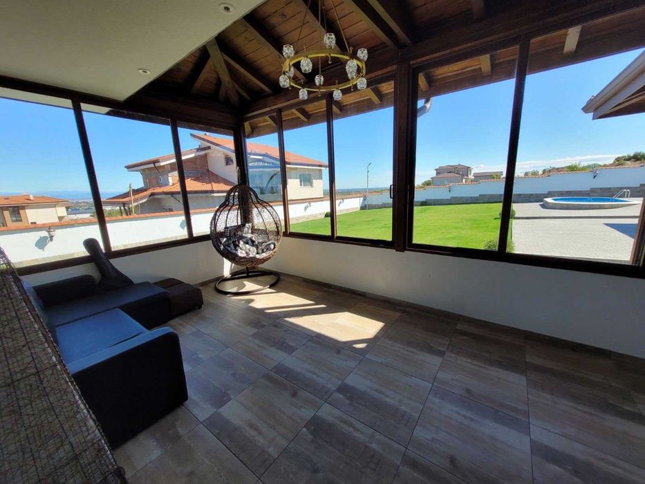 Луксозна къща в село Марково