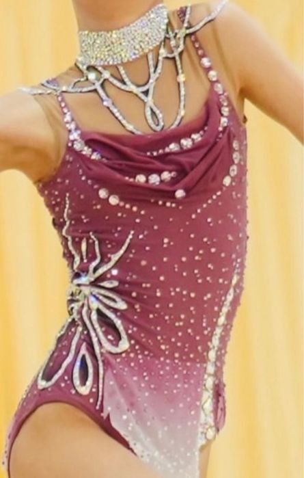 Костюм для художественной гимснатики