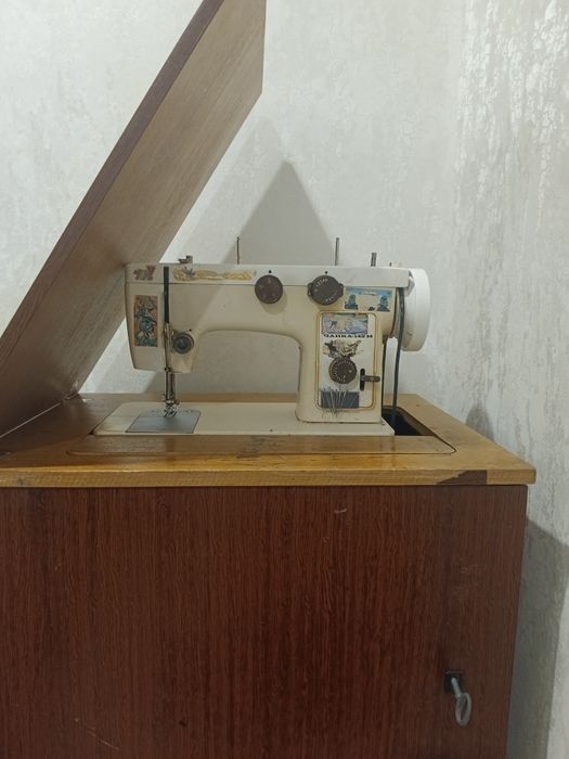 Продам швейную машинку