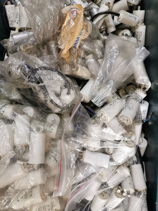 Kондензатори работни от 2 до 5 лв.