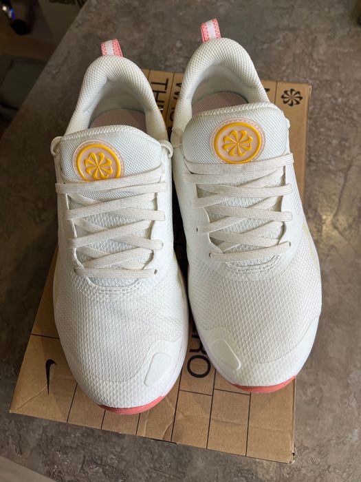 Nike бели маратонки дамски 38