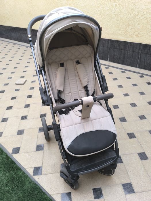 Продам детскую прогулочную коляску, манеж и матрас для манежа