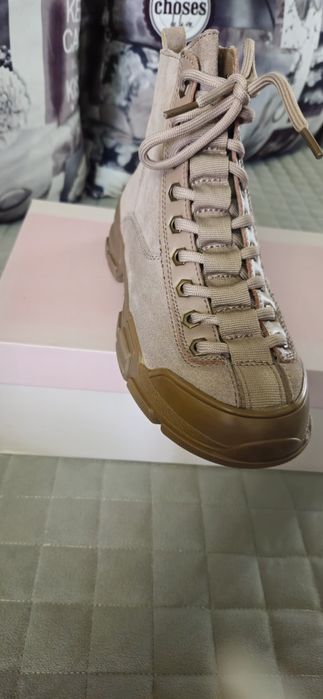 Продам женские демисезонные ботинки