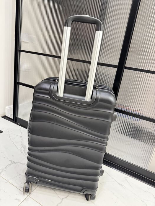 Чемодан дорожный