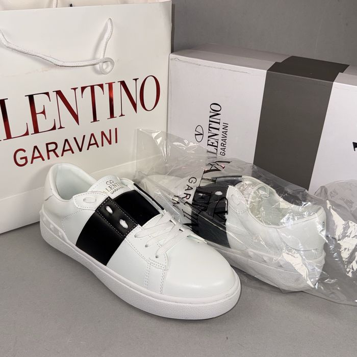 Valentino Garvani Sneaker "White Black"! НОВИ!