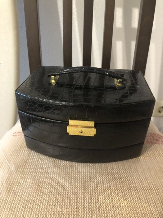 Продам чемоданчик для хранения украшений