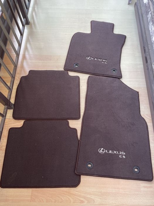 Продам авто коврики на Lexus ES