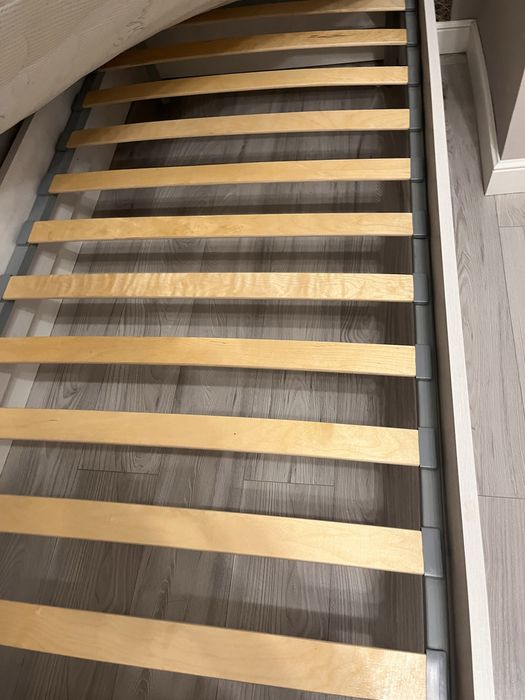 Кровать с матрасом