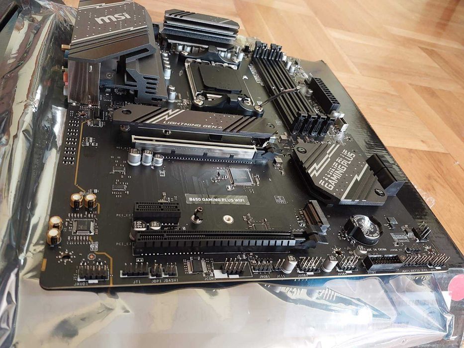 AMD Ryzen 5 7500X3D + MSI B650 Gaming Plus Wi-Fi