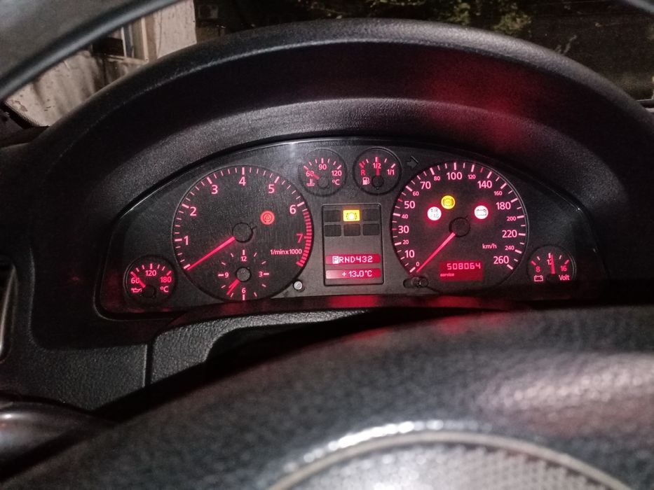 подаю Ауди А6 С5 1997год