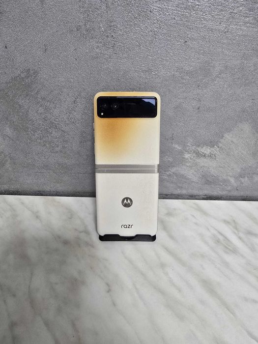 Motorola Razr 40 256Gb  Vanilla Cream Bmg Amanet 103236