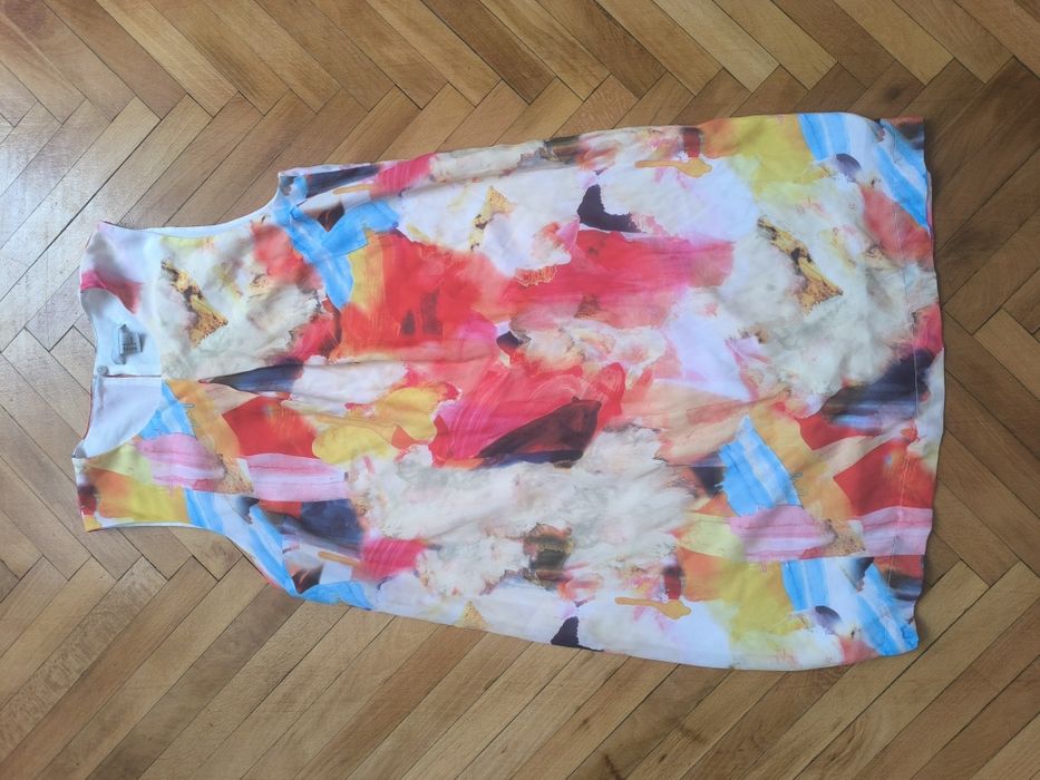 Лятна рокля с цветен мотив