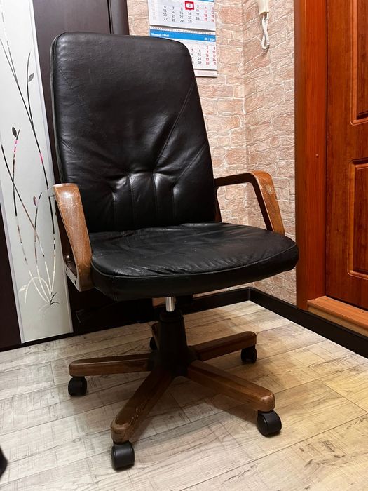 Продам кожаное кресло