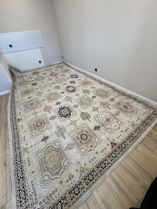 Продам ковер 3*5 м в отличном состоянии