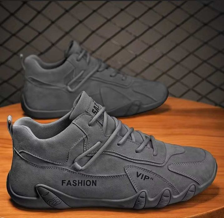 Yigit hikoyani chalgitadi