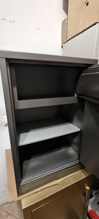 Срочно продам металлический шкаф!