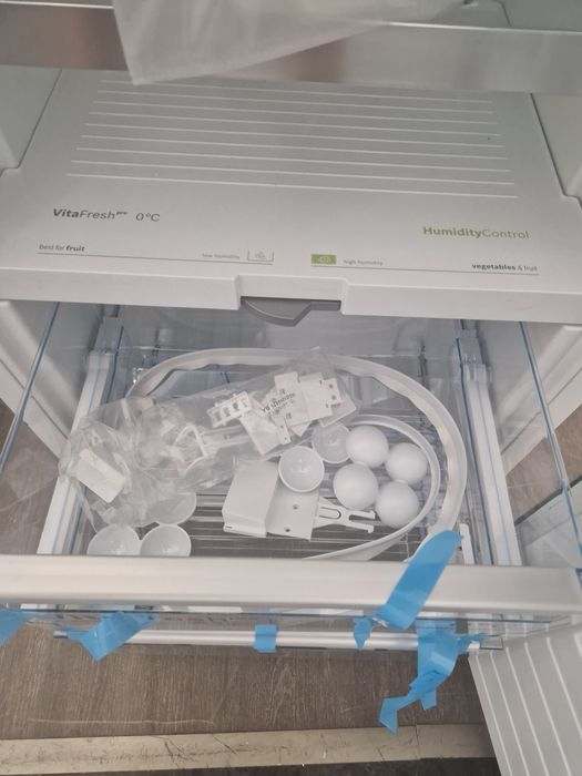 Хладилник за вграждане Bosch A++  140 см Чисто нов